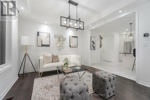 2885 Foxden Square, Pickering, ON - Indoor Photo Showing Living Room