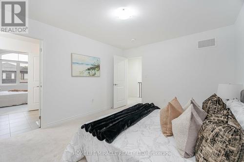 2885 Foxden Square, Pickering, ON - Indoor Photo Showing Bedroom