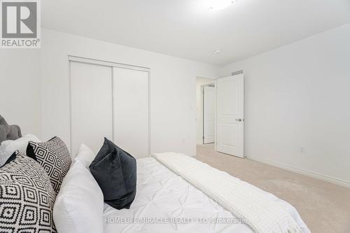 2885 Foxden Square, Pickering, ON - Indoor Photo Showing Bedroom