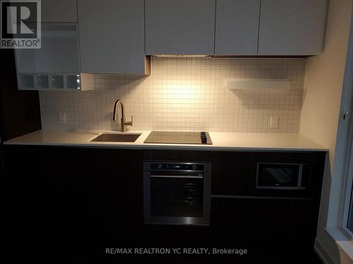 5810 - 5 Buttermill Avenue, Vaughan, ON - Indoor Photo Showing Kitchen