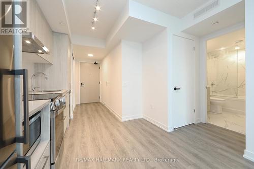 1101 - 195 Commerce Street, Vaughan, ON - Indoor Photo Showing Kitchen