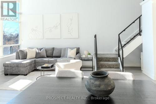 301 - 200 Manitoba Street, Toronto, ON - Indoor Photo Showing Living Room