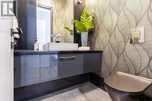 33 Wenonah Drive, Mississauga, ON - Indoor Photo Showing Bathroom