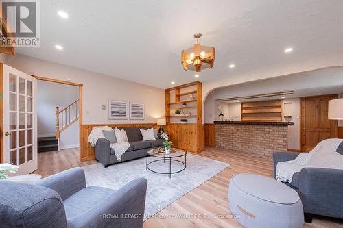 13055 Fourth Line, Milton, ON - Indoor Photo Showing Living Room