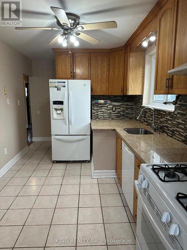 56 Fairglen Avenue W, Brampton, ON - Indoor Photo Showing Kitchen