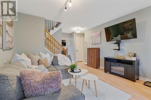 143 Sproule Drive, Barrie, ON - Indoor Photo Showing Living Room