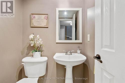 143 Sproule Drive, Barrie, ON - Indoor Photo Showing Bathroom