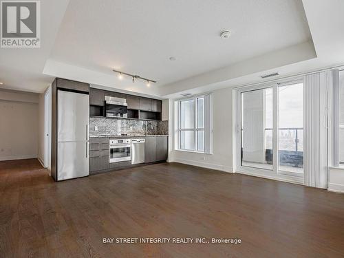 2323 - 9 Mabelle Avenue, Toronto, ON - Indoor Photo Showing Kitchen