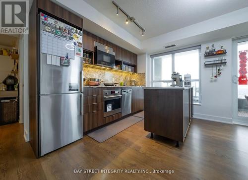 2323 - 9 Mabelle Avenue, Toronto, ON - Indoor Photo Showing Kitchen