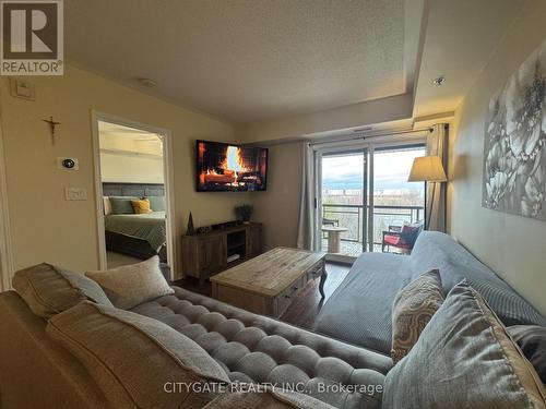 413 - 3060 Rotary Way, Burlington, ON - Indoor Photo Showing Bedroom