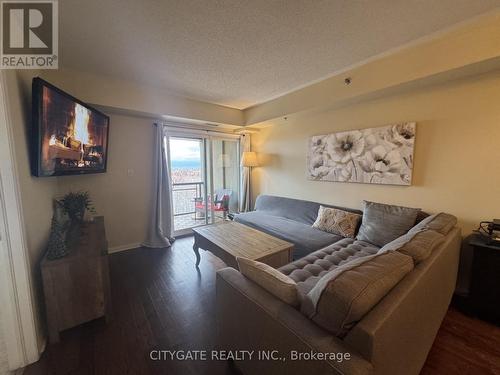 413 - 3060 Rotary Way, Burlington, ON - Indoor Photo Showing Living Room