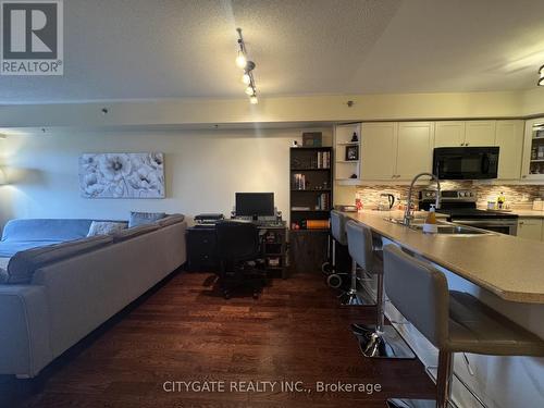 413 - 3060 Rotary Way, Burlington, ON - Indoor Photo Showing Kitchen With Double Sink