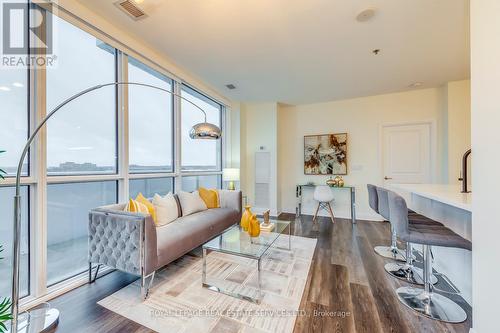 509 - 55 Speers Road, Oakville, ON - Indoor Photo Showing Living Room