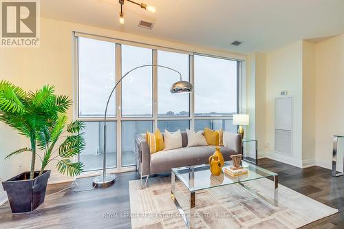 509 - 55 Speers Road, Oakville, ON - Indoor Photo Showing Living Room