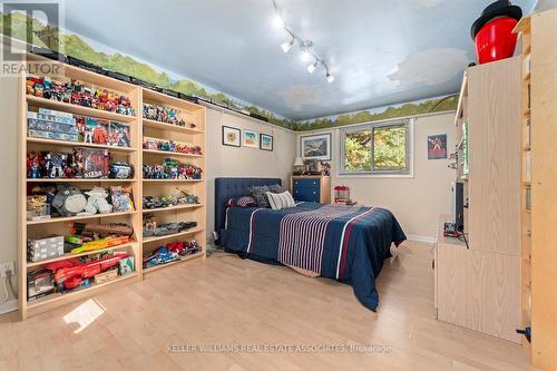 39 Maplewood Road, Mississauga, ON - Indoor Photo Showing Bedroom