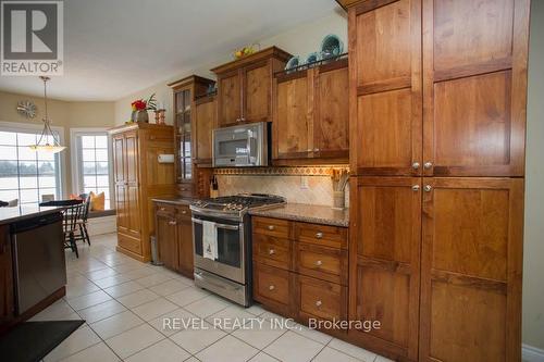 15 Burton Avenue, Brant, ON - Indoor Photo Showing Kitchen