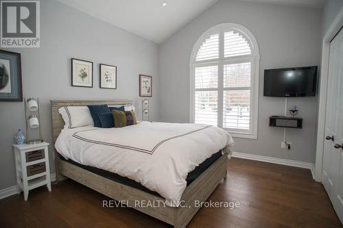 15 Burton Avenue, Brant, ON - Indoor Photo Showing Bedroom