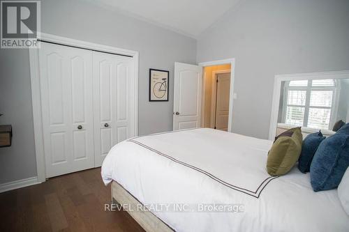 15 Burton Avenue, Brant, ON - Indoor Photo Showing Bedroom