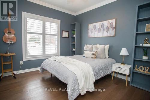 15 Burton Avenue, Brant, ON - Indoor Photo Showing Bedroom