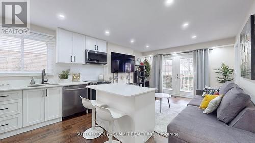 48 Bayview Drive, Grimsby, ON - Indoor Photo Showing Kitchen With Upgraded Kitchen