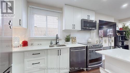 48 Bayview Drive, Grimsby, ON - Indoor Photo Showing Kitchen With Upgraded Kitchen