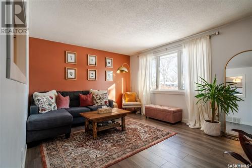 218 Forsyth Crescent, Regina, SK - Indoor Photo Showing Living Room