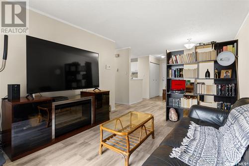 101 34 Nollet Avenue, Regina, SK - Indoor Photo Showing Living Room