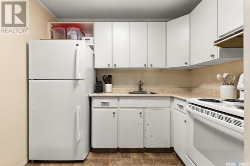 101 34 Nollet Avenue, Regina, SK - Indoor Photo Showing Kitchen