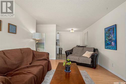 314B 4040 8Th Street, Saskatoon, SK - Indoor Photo Showing Living Room