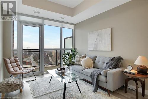 60 Charles Street Unit# 2403, Kitchener, ON - Indoor Photo Showing Living Room