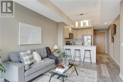 60 Charles Street Unit# 2403, Kitchener, ON - Indoor Photo Showing Living Room