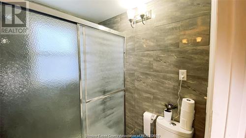 643 Bensette, Windsor, ON - Indoor Photo Showing Bathroom