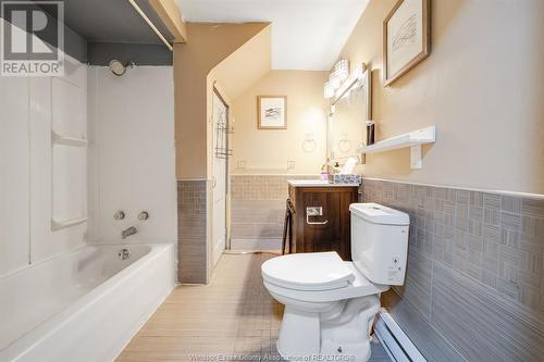 1018 Cataraqui Street, Windsor, ON - Indoor Photo Showing Bathroom