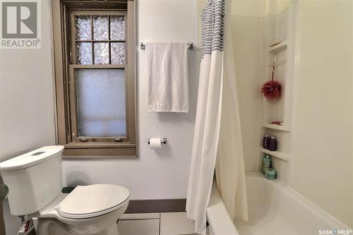 3438 Victoria Avenue, Regina, SK - Indoor Photo Showing Bathroom