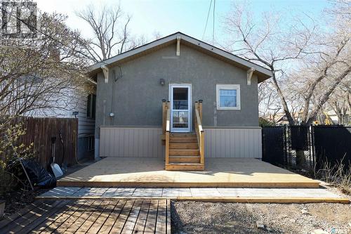 3438 Victoria Avenue, Regina, SK - Outdoor