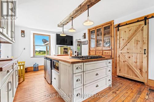 121 Bullfrog Bay Road, Leeds & The Thousand Islands, ON - Indoor Photo Showing Kitchen