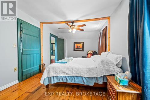 121 Bullfrog Bay Road, Leeds & The Thousand Islands, ON - Indoor Photo Showing Bedroom