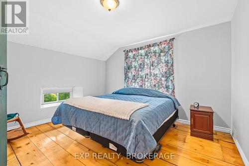 121 Bullfrog Bay Road, Leeds & The Thousand Islands, ON - Indoor Photo Showing Bedroom