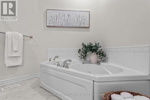 469 Rosecliffe Terrace, London, ON - Indoor Photo Showing Bathroom