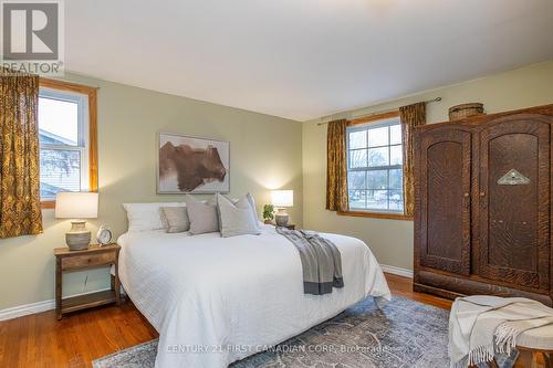 1208 Guildwood Boulevard, London, ON - Indoor Photo Showing Bedroom