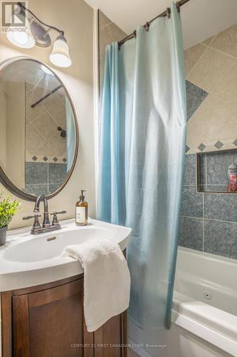 1208 Guildwood Boulevard, London, ON - Indoor Photo Showing Bathroom