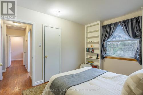 1208 Guildwood Boulevard, London, ON - Indoor Photo Showing Bedroom