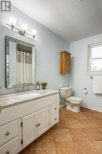 1208 Guildwood Boulevard, London, ON - Indoor Photo Showing Bathroom