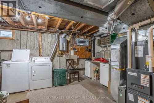 1208 Guildwood Boulevard, London, ON - Indoor Photo Showing Laundry Room