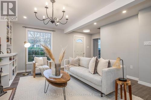 1208 Guildwood Boulevard, London, ON - Indoor Photo Showing Living Room