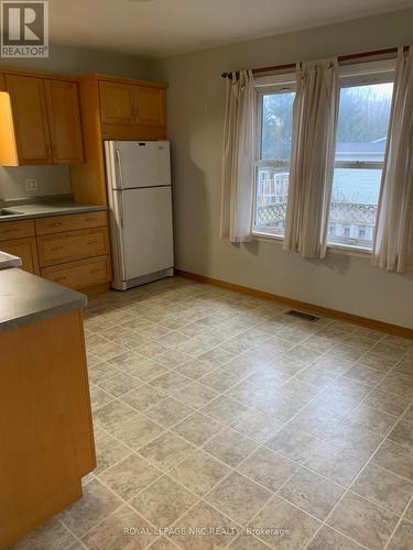 10355 Willodell Road, Niagara Falls (224 - Lyons Creek), ON - Indoor Photo Showing Kitchen