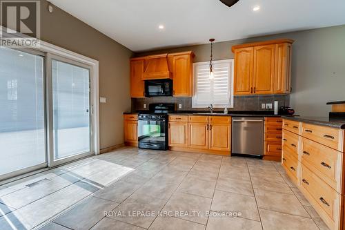 57 Sullivan Avenue, Thorold (557 - Thorold Downtown), ON - Indoor Photo Showing Kitchen