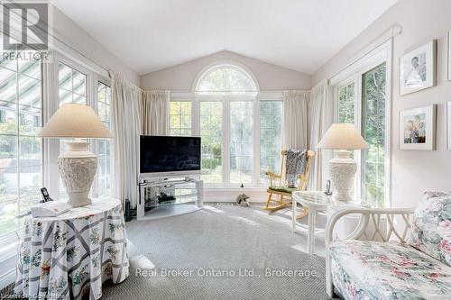 622 George Street, Burlington (Brant), ON - Indoor Photo Showing Living Room