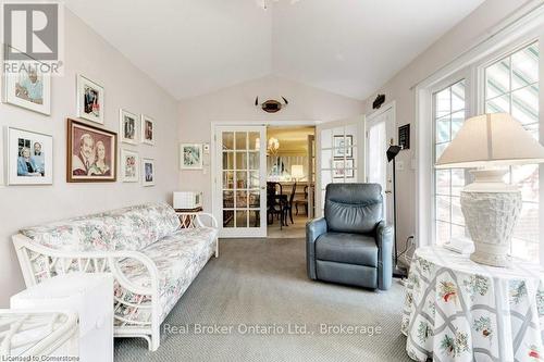 622 George Street, Burlington (Brant), ON - Indoor Photo Showing Living Room