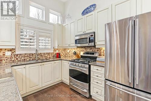 106 - 9 Sierra Trail, Collingwood, ON - Indoor Photo Showing Kitchen With Double Sink With Upgraded Kitchen